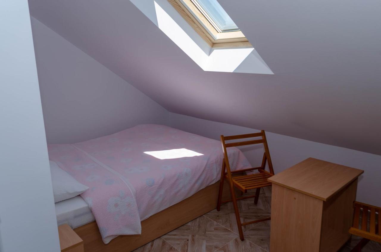 Appartamento Mansarda Mica Cu Baie Proprie Cluj-Napoca Esterno foto