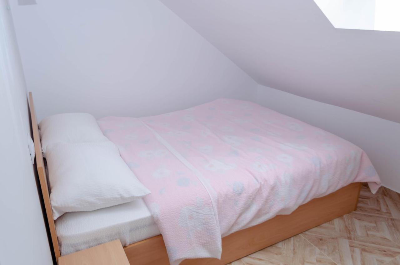 Appartamento Mansarda Mica Cu Baie Proprie Cluj-Napoca Esterno foto