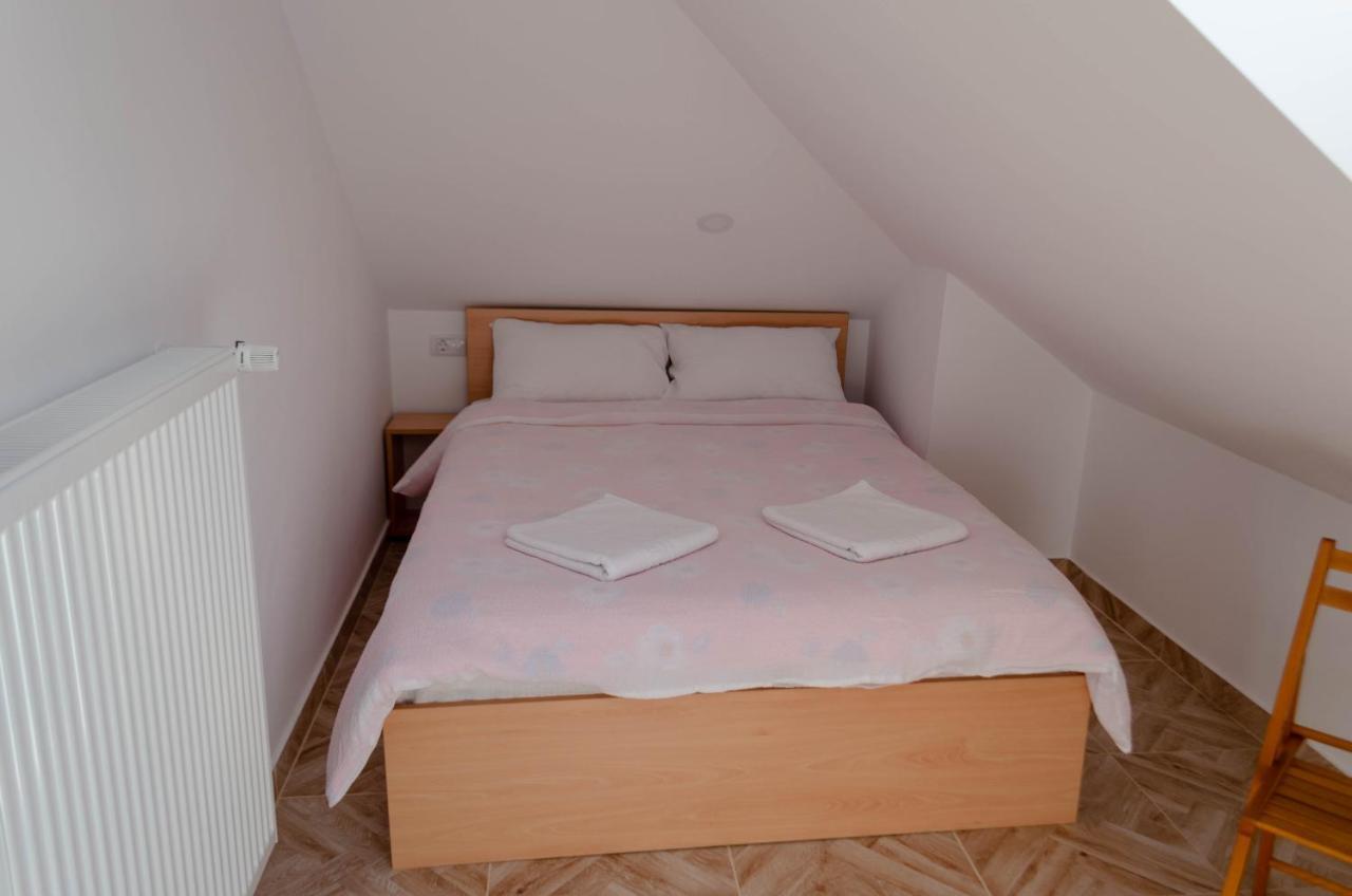 Appartamento Mansarda Mica Cu Baie Proprie Cluj-Napoca Esterno foto